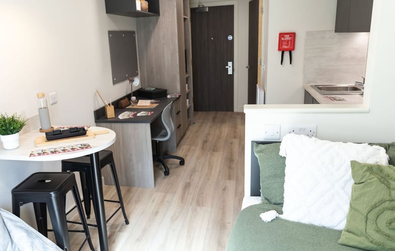 Penthouse Studio, Stanley Studios, Coburg Street, City Centre, Portsmouth - Image 1